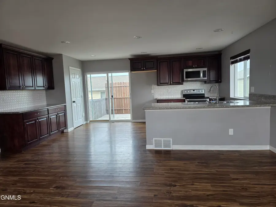 540 Highlands Avenue, Dickinson, ND 58601 - #3