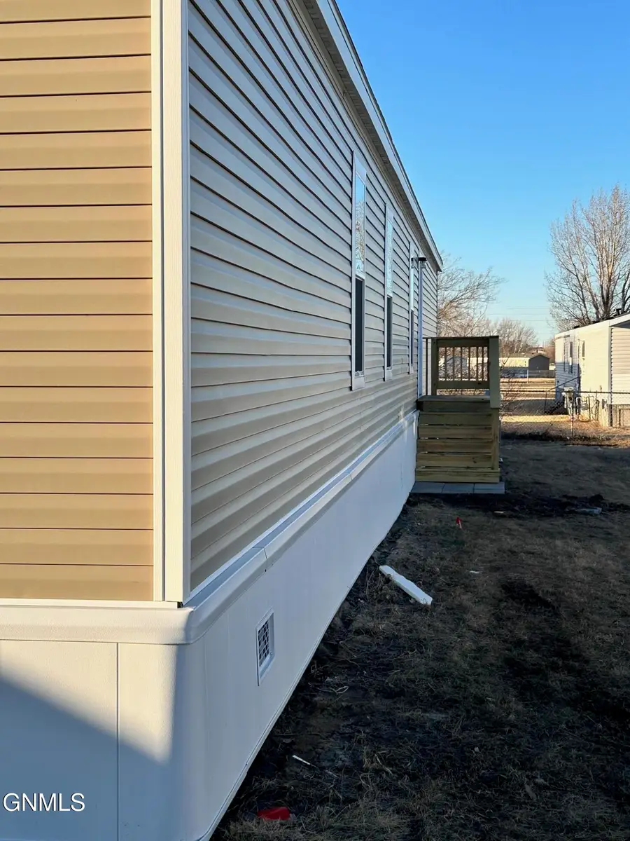 215 E Street, Dickinson, ND 58601 - #3