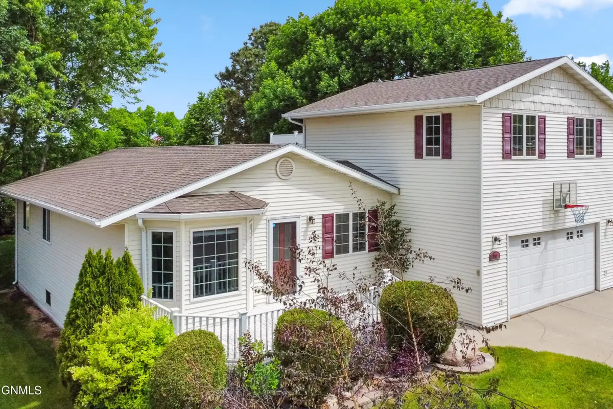 1002 Turnpike Avenue E, Bismarck, ND 58501 - #1