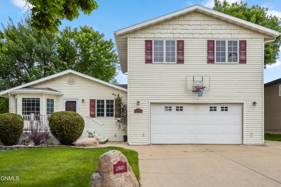 1002 Turnpike Avenue E, Bismarck, ND 58501 - #2