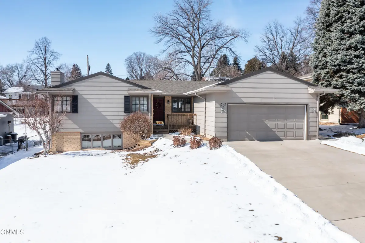 1232 E Coulee Road, Bismarck, ND 58501 - #1