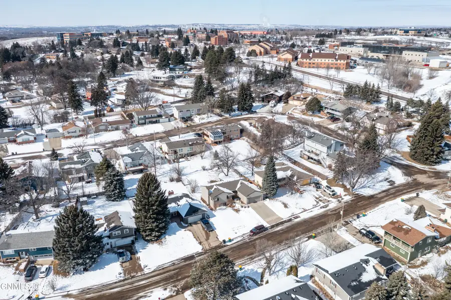 1232 E Coulee Road, Bismarck, ND 58501 - #2