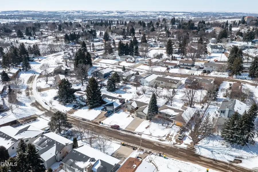 1232 E Coulee Road, Bismarck, ND 58501 - #3