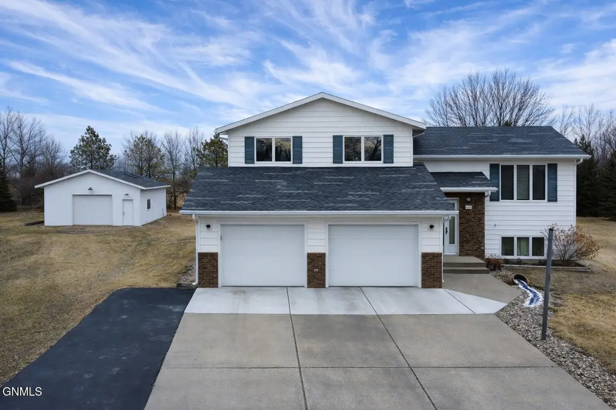 6707 Sonora Way, Bismarck, ND 58503 - #1