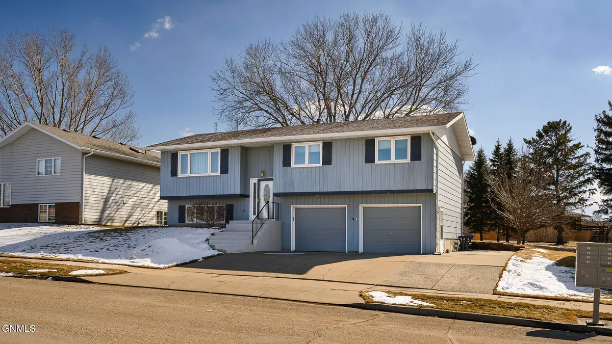 919 Turnpike Avenue E, Bismarck, ND 58501 - #1