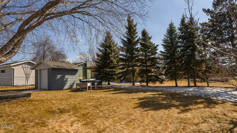 919 Turnpike Avenue E, Bismarck, ND 58501 - #3