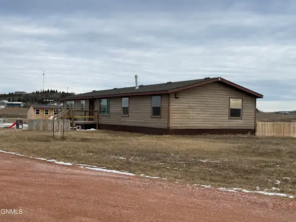 808 17th Avenue Sw, Watford City, ND 58854