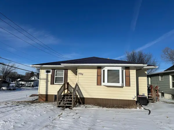 1022 8th Avenue Se, Jamestown, ND 58401