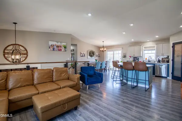 2100 4th Avenue Ne, Beulah, ND 58523