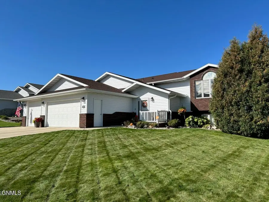 1205 6th Avenue Ne, Mandan, ND 58554 - #2