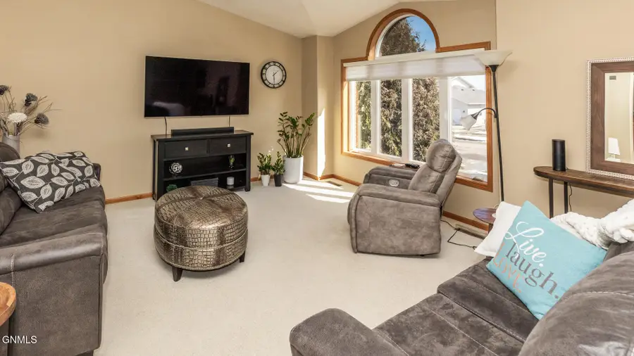 1205 6th Avenue Ne, Mandan, ND 58554 - #3