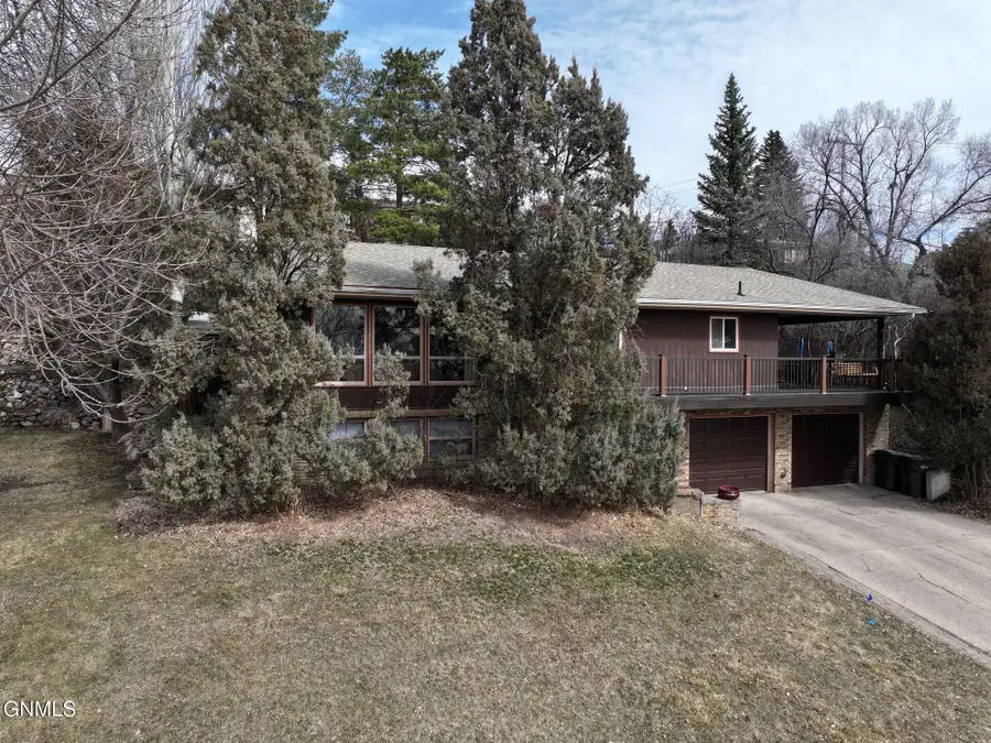 500 Division Street Nw, Mandan, ND 58554 - #3