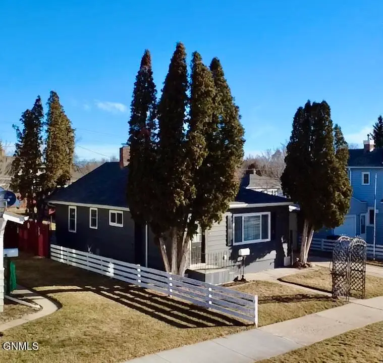 406 4th Street W, Williston, ND 58801 - #3