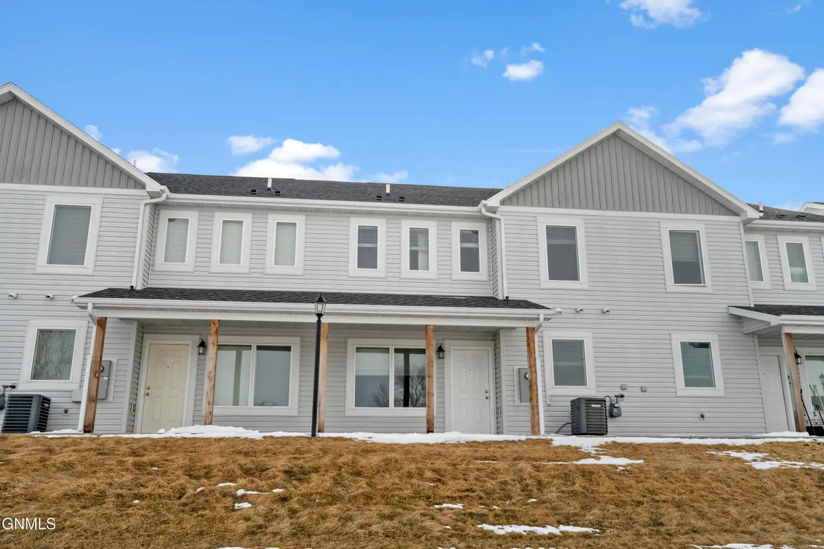 3312 Kenner Loop, Bismarck, ND 58504 - #1