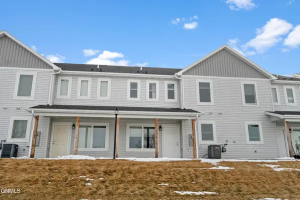 3312 Kenner Loop, Bismarck, ND 58504