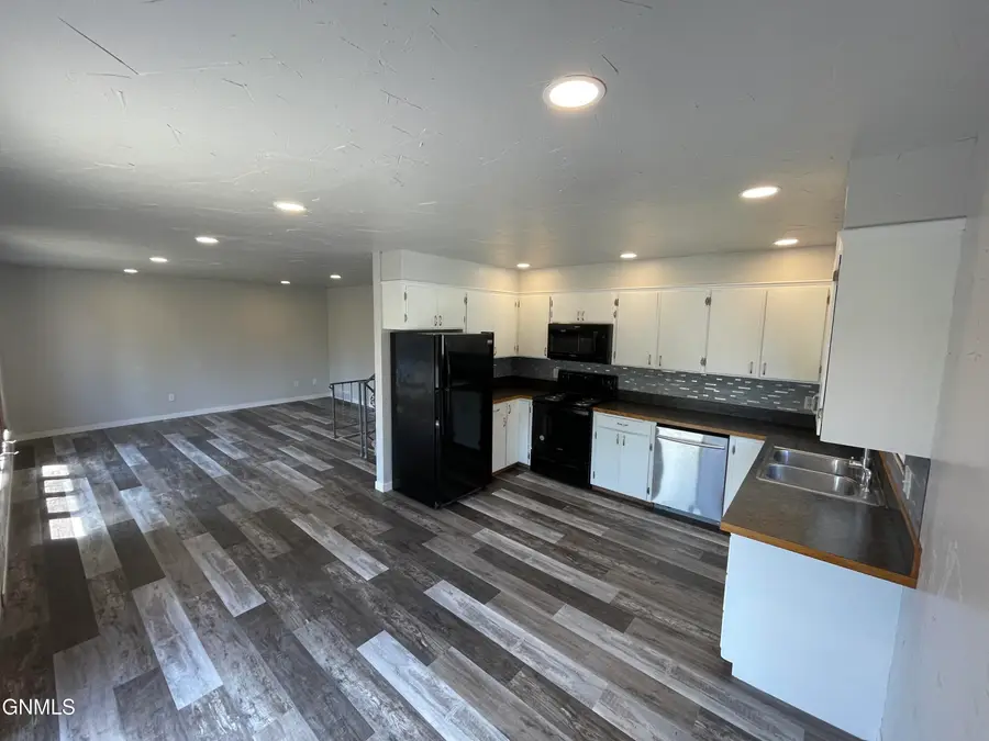 2425-2427 7th Street N, Bismarck, ND 58503 - #2