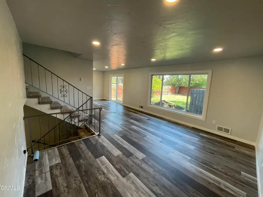 2425-2427 7th Street N, Bismarck, ND 58503 - #3