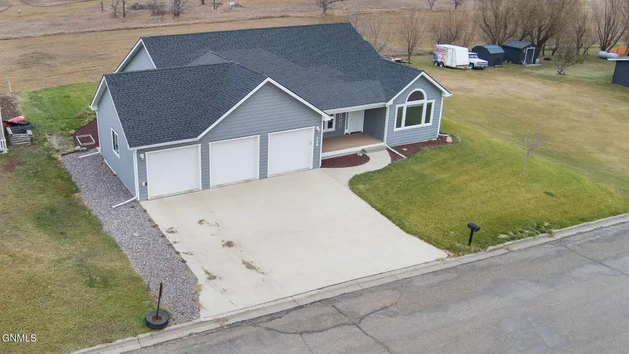 728 3rd Street Nw, Beulah, ND 58523 - #2