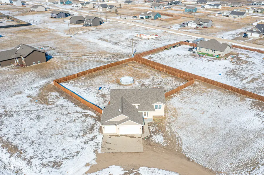 13657 Redwood Way Nw, Williston, ND 58801 - #3