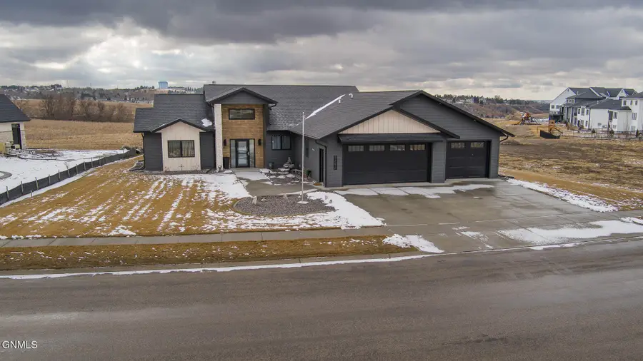 3707 Cogburn Road, Bismarck, ND 58503 - #2