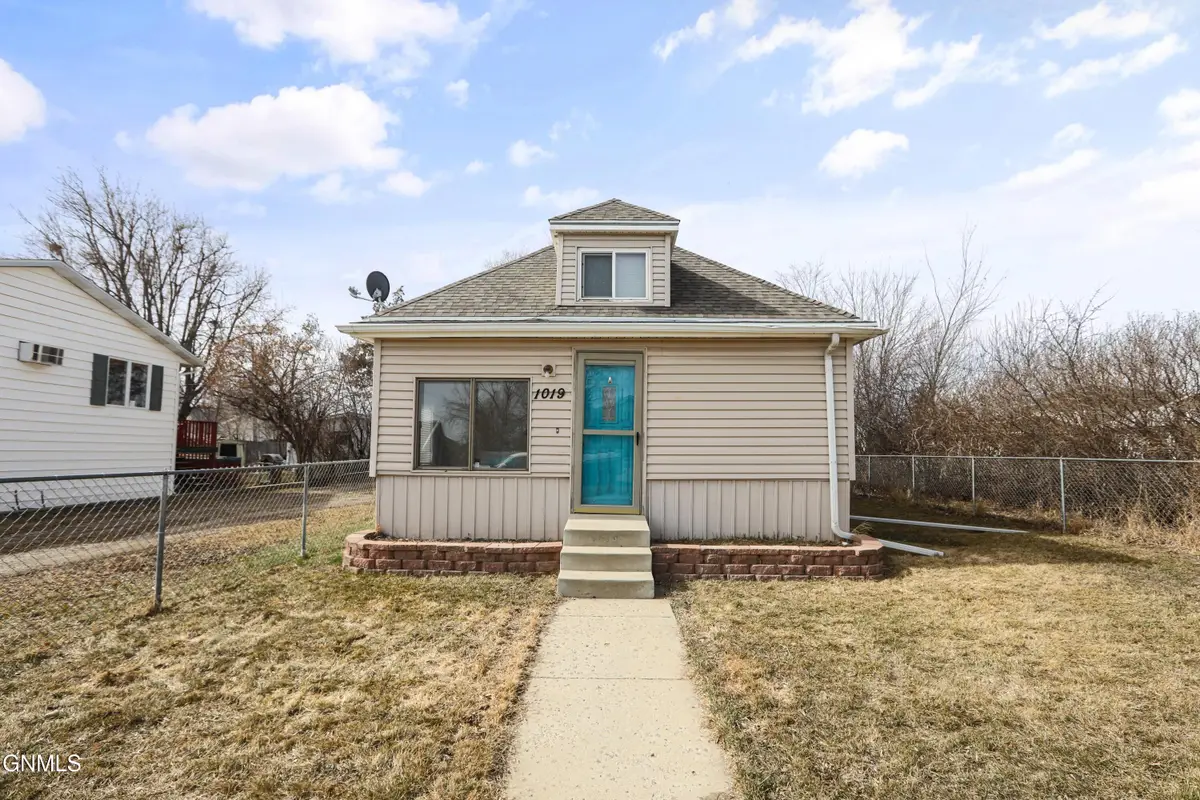 1019 7th Avenue W, Williston, ND 58801 - #1