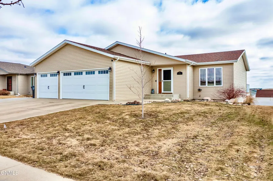 3301 Roosevelt Drive, Bismarck, ND 58503 - #2