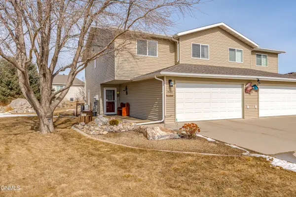 942 Canada Avenue, Bismarck, ND 58503