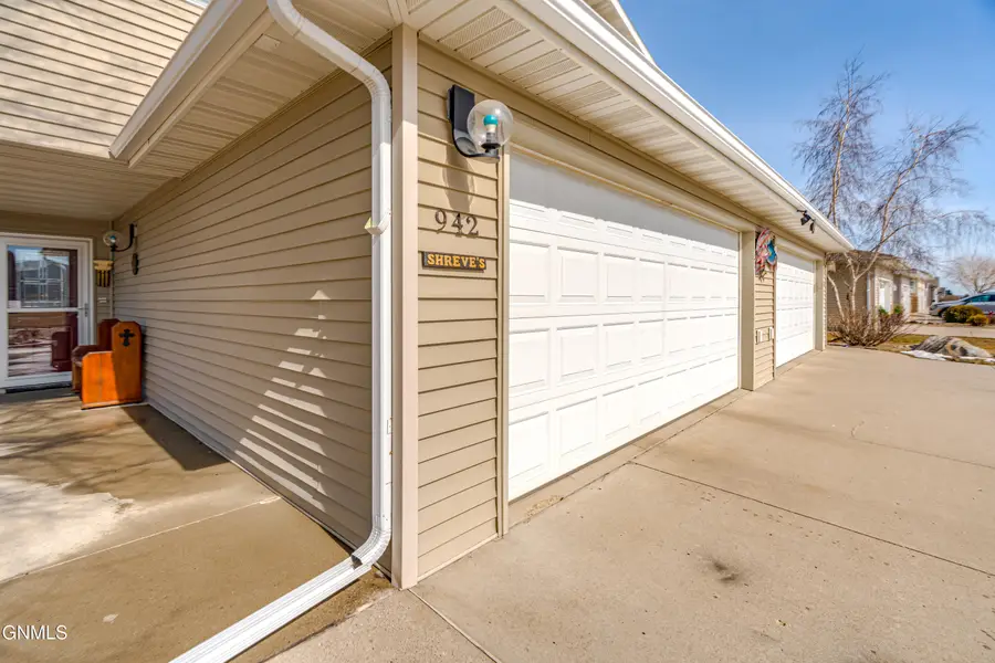 942 Canada Avenue, Bismarck, ND 58503 - #2