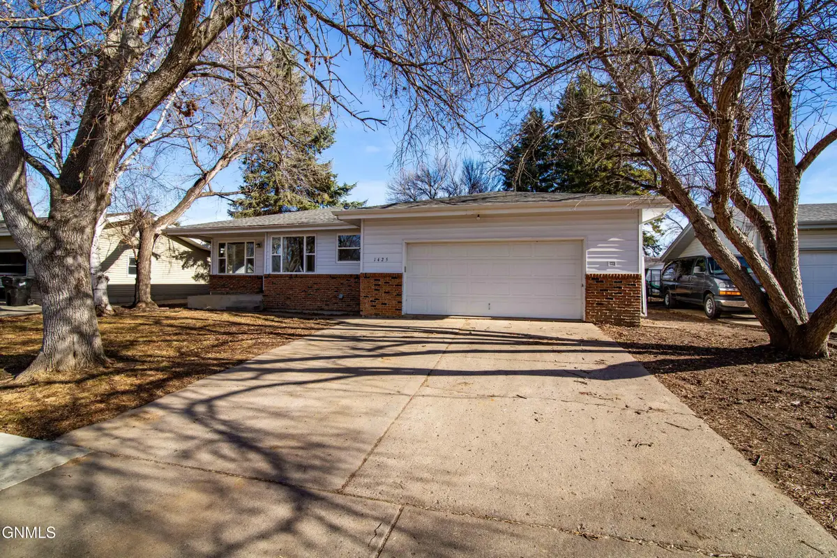 1425 3rd Street, Bismarck, ND 58504 - #1