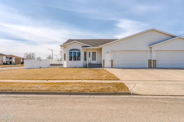 2314 Santa Barbara Drive, Bismarck, ND 58504