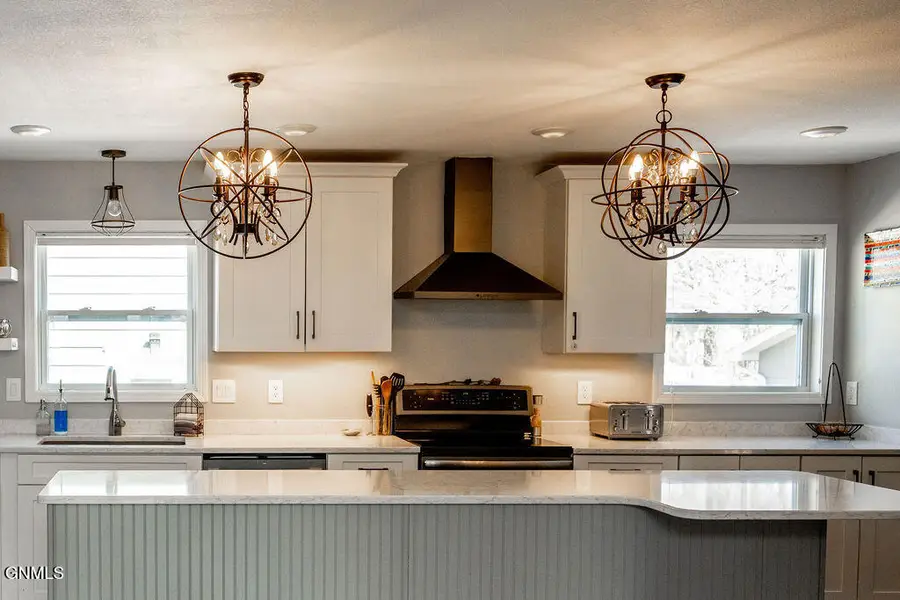 316 8th Street Sw, Jamestown, ND 58401 - #2