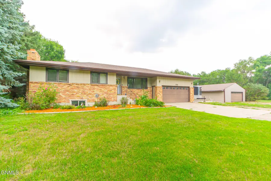 735 W Bristol Drive, Bismarck, ND 58501 - #3