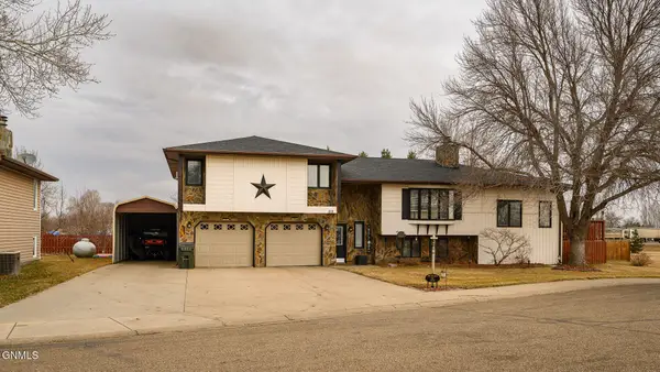 818 Mannhaven Street, Hazen, ND 58545