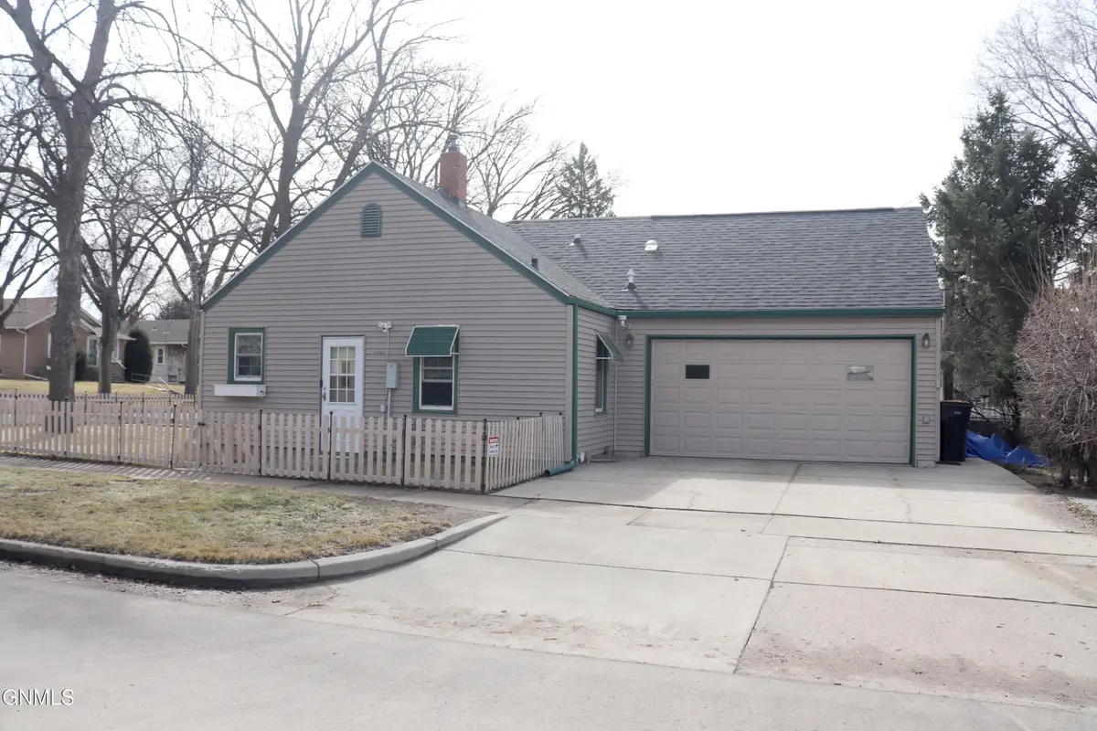 828 10th Street, Bismarck, ND 58501 - #1