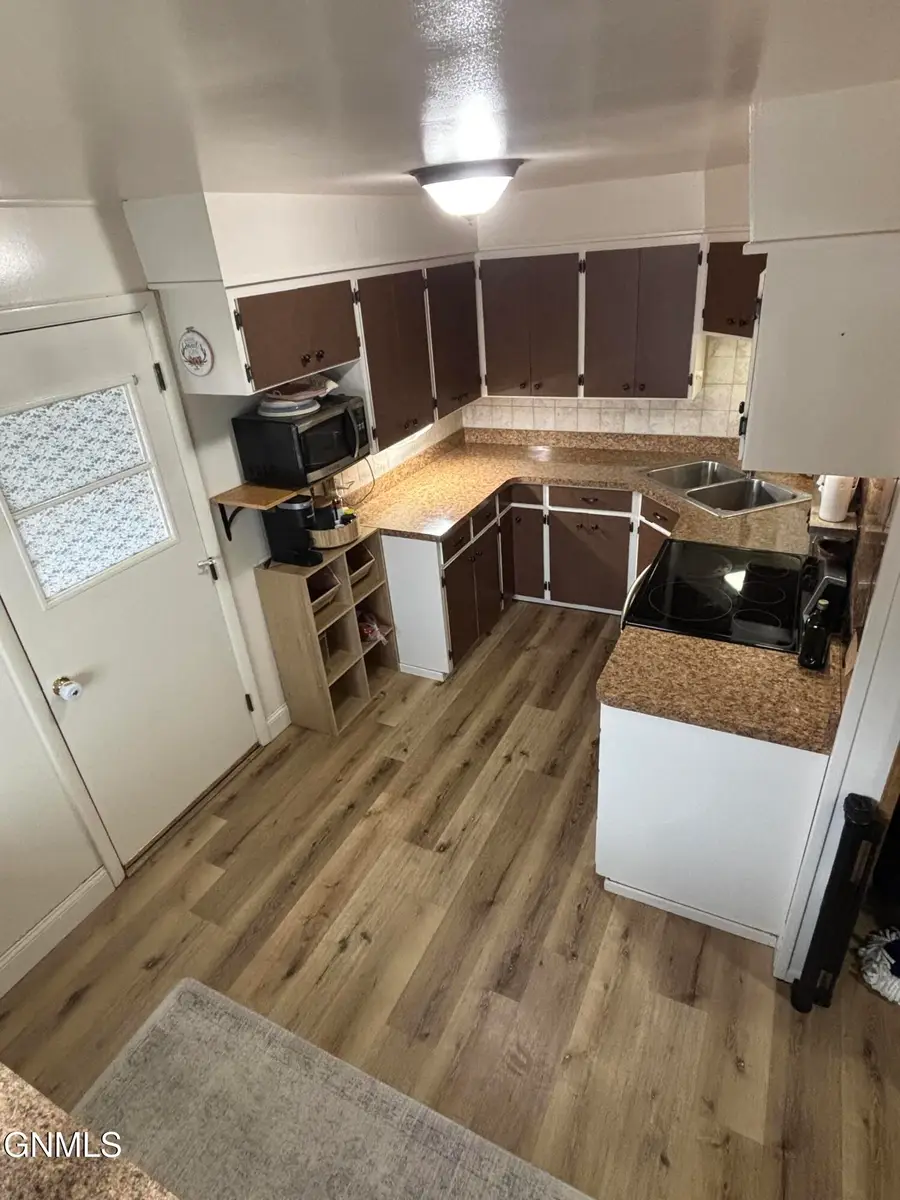 100 1st Street Nw, Linton, ND 58552 - #2