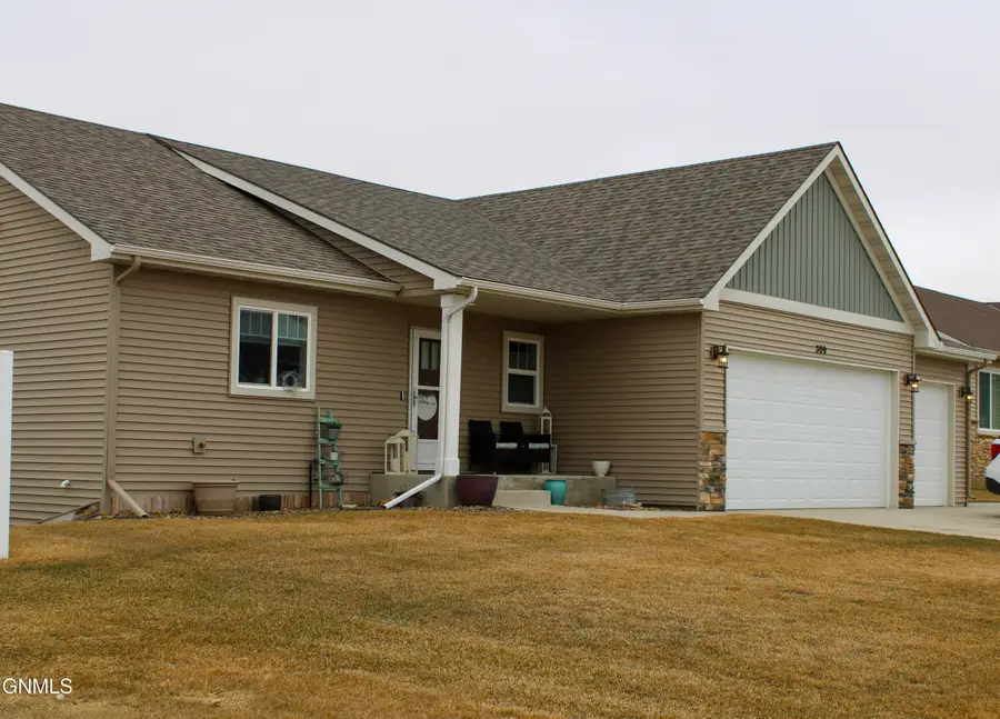 309 26th Avenue Ne, Watford City, ND 58854 - #3