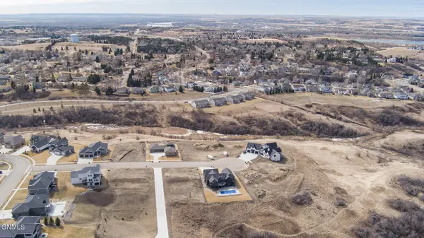 1521 High Creek Place, Bismarck, ND 58503