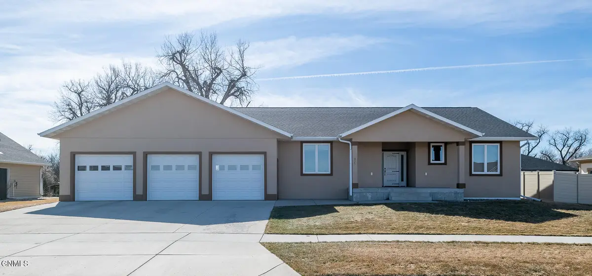 925 Glenwood Drive, Bismarck, ND 58504 - #1