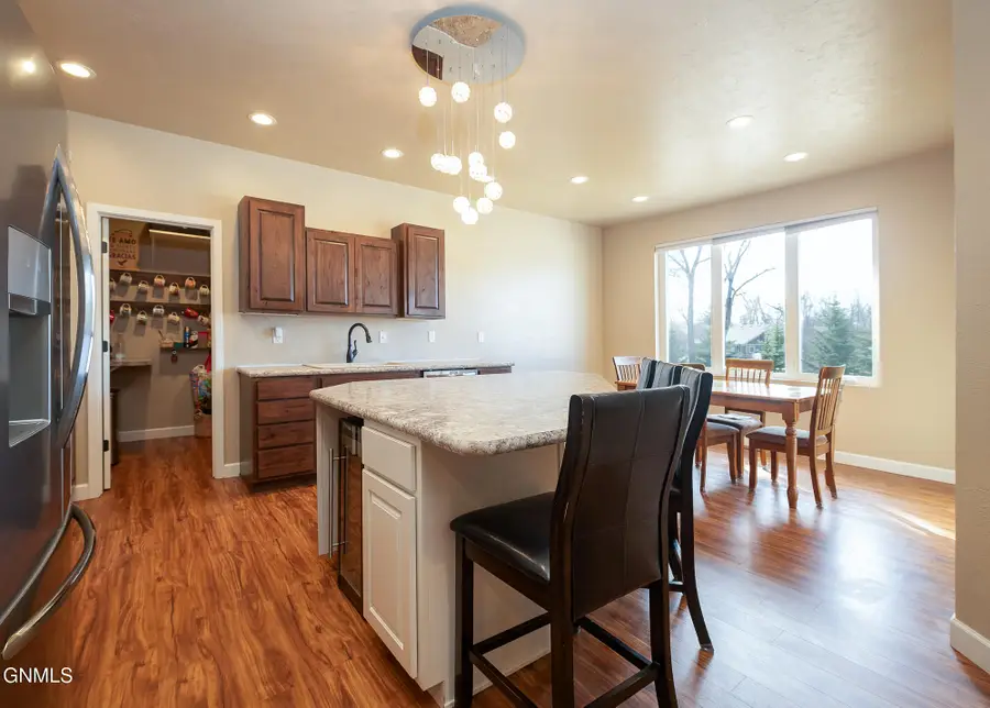 925 Glenwood Drive, Bismarck, ND 58504 - #2