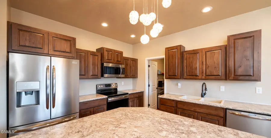 925 Glenwood Drive, Bismarck, ND 58504 - #3