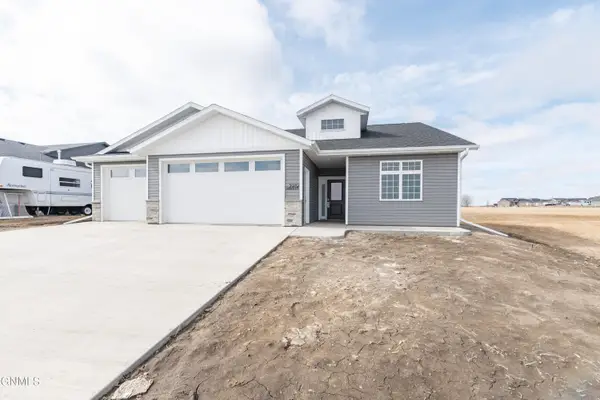 3919 Amari Loop Nw, Mandan, ND 58554