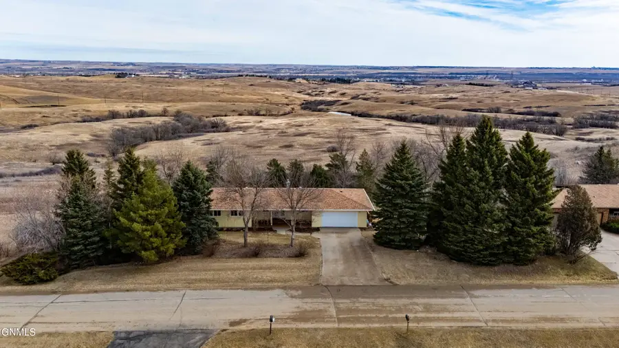 4600 Highland Road Nw, Mandan, ND 58554 - #2
