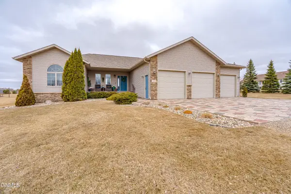 5626 Shoal Drive, Bismarck, ND 58503