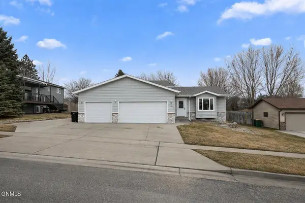 138 Calgary Avenue, Bismarck, ND 58503