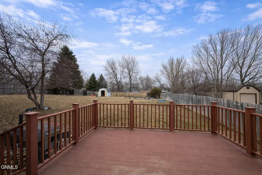 138 Calgary Avenue, Bismarck, ND 58503 - #2