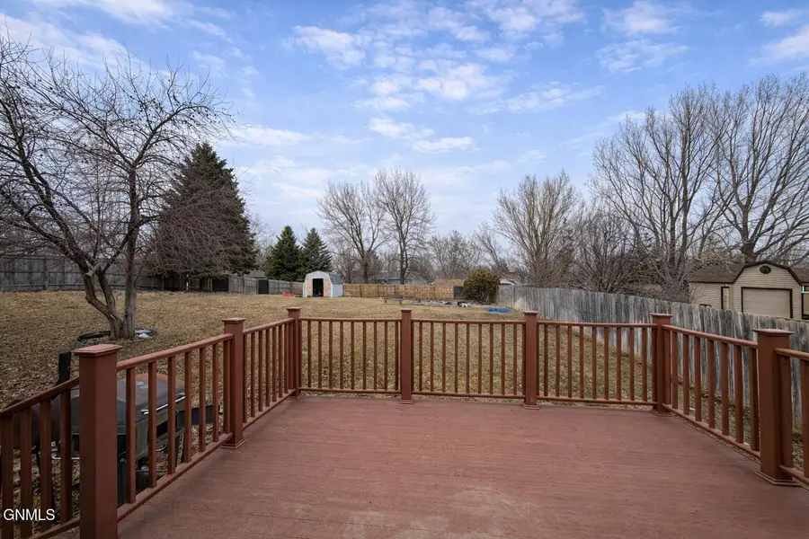 138 Calgary Avenue, Bismarck, ND 58503 - #3