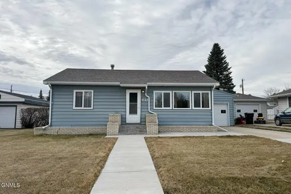 611 9th Avenue W, Williston, ND 58801