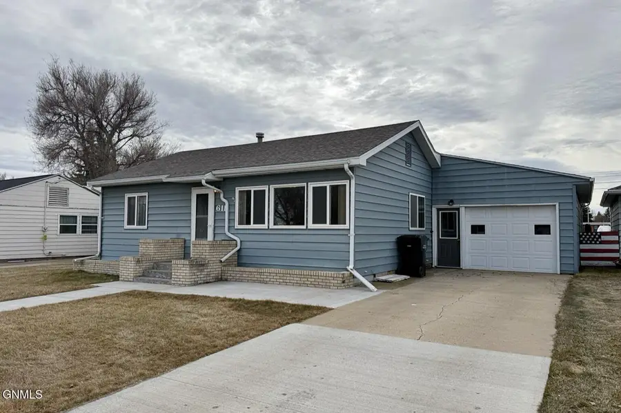 611 9th Avenue W, Williston, ND 58801 - #3
