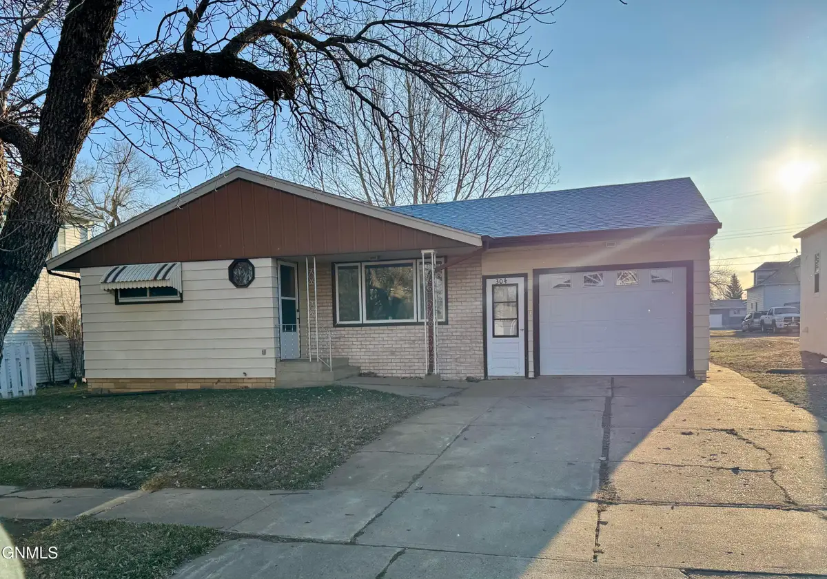 304 Main Street S, Glen Ullin, ND 58631 - #1