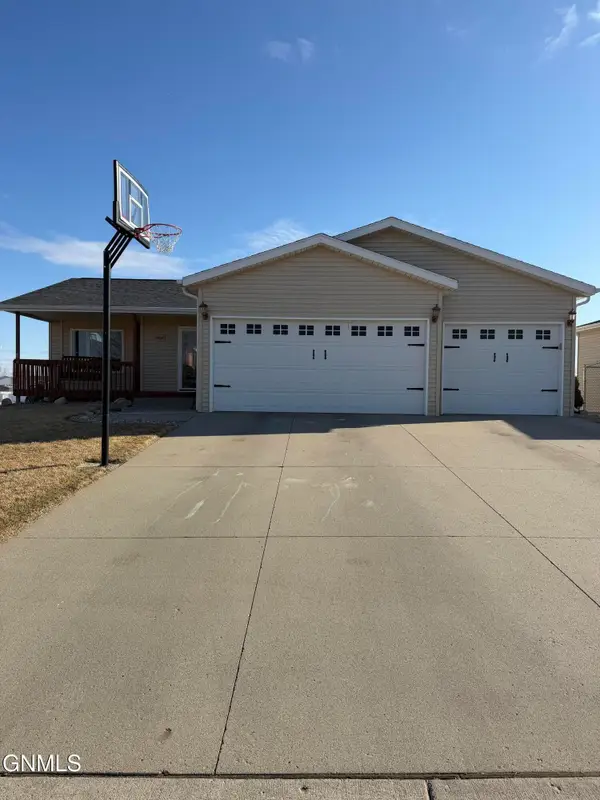 4407 Chamberlain Drive, Bismarck, ND 58503